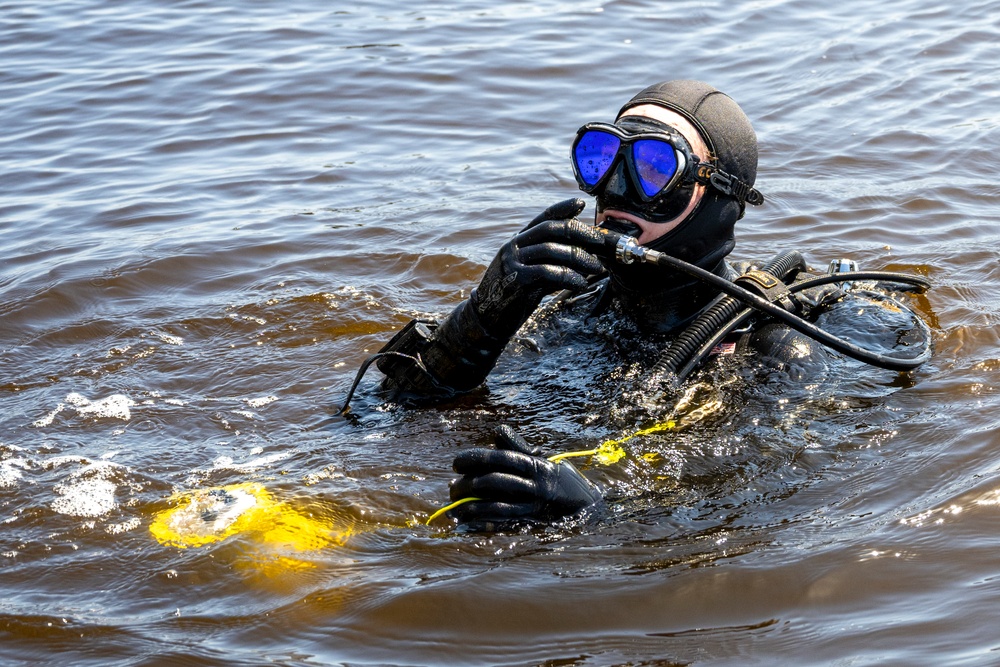 NAVFAC EXWC Tests Underwater Sonar, to Advance Capabilities of Fleet, Warfighter &amp;#xD;&amp;#xA;