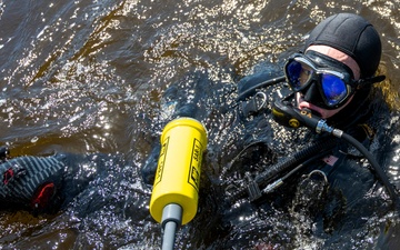 NAVFAC EXWC Tests Underwater Sonar, to Advance Capabilities of Fleet, Warfighter &amp;#xD;&amp;#xA;