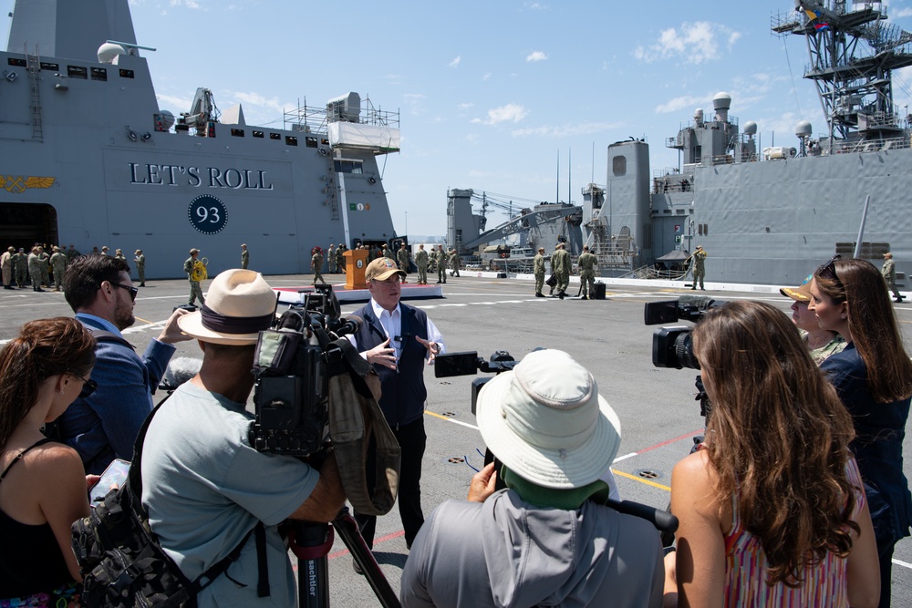 SECNAV visits USS Somerset