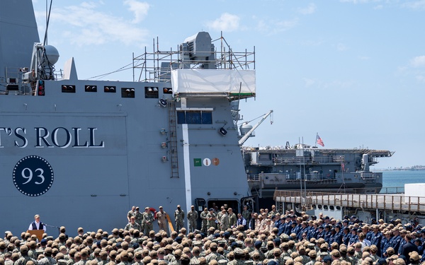 SECNAV visits USS Somerset (LPD 25)