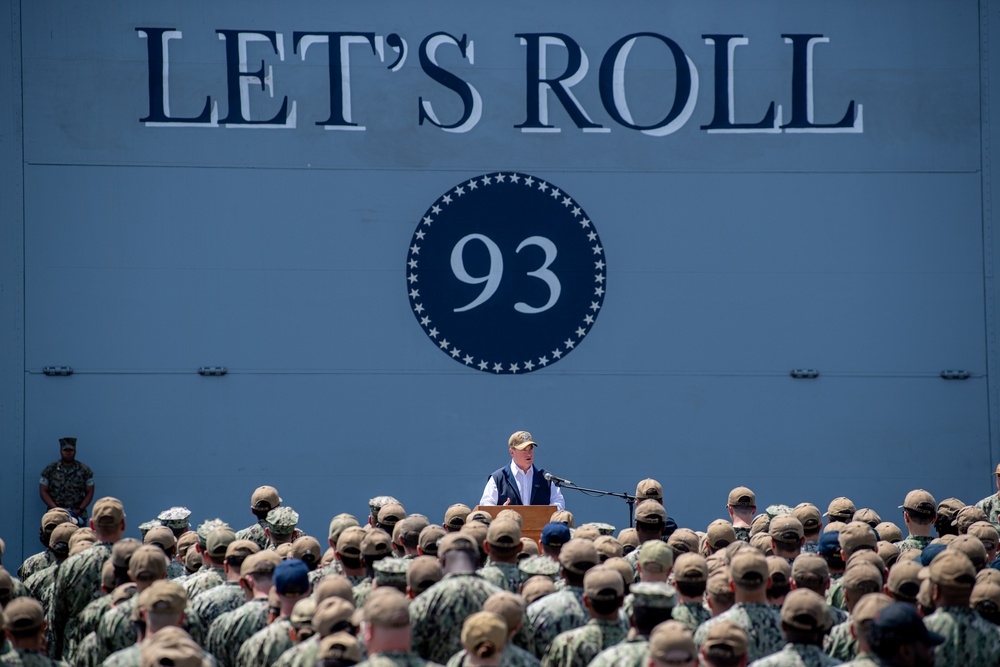 SECNAV visits USS Somerset (LPD 25)