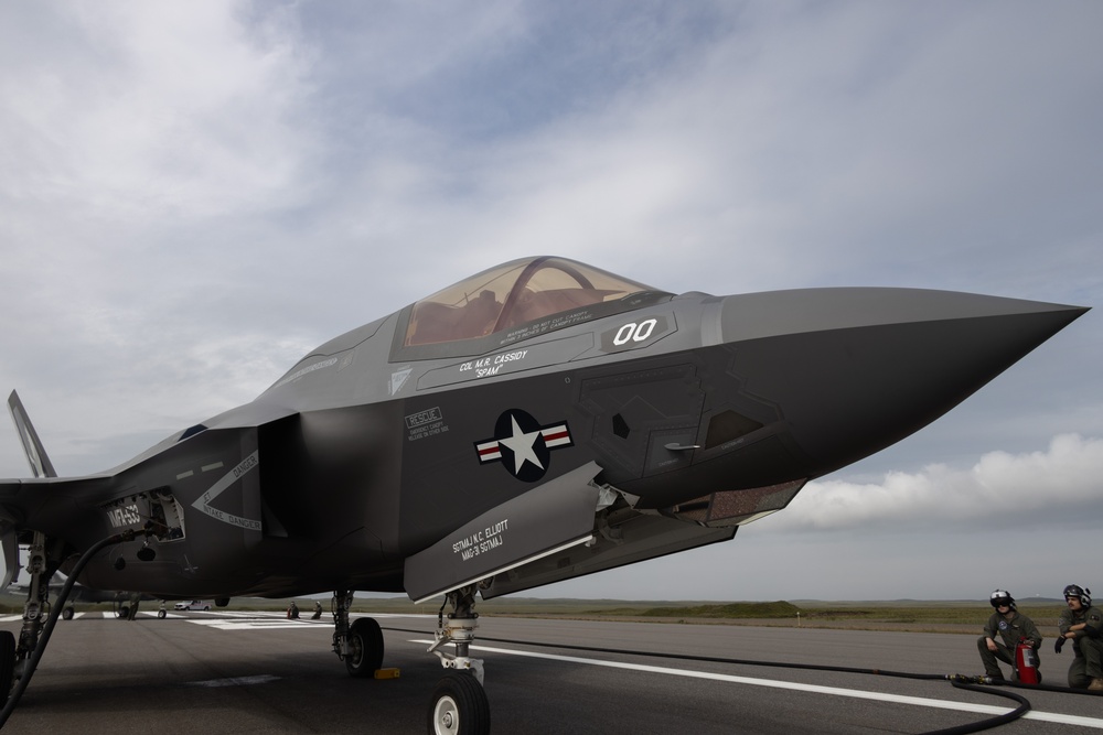 U.S. Marines with VMGR-252, VMFA-533 Conduct FARP Training
