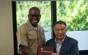 1st MAW assistant wing commander visits Sunrin Aeyukwon Children’s Home