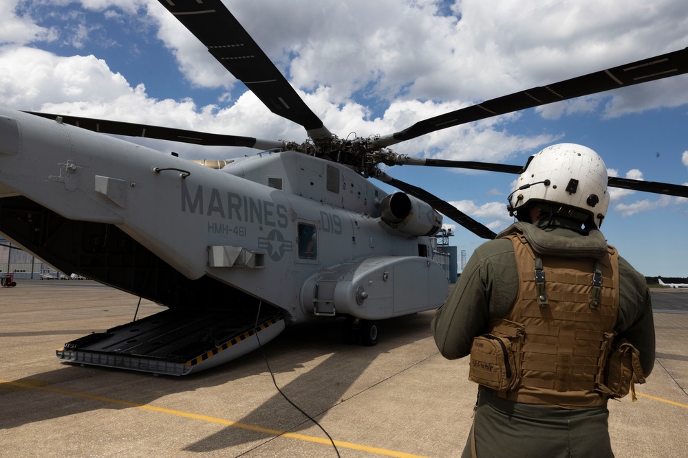 U.S. Marines with Heavy Marine Helicopter Squadron (HMH) 461 rehearse to transport an F-35B Lightning II
