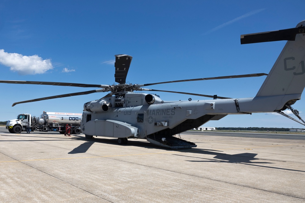 U.S. Marines with Heavy Marine Helicopter Squadron (HMH) 461 rehearse to transport an F-35B Lightning II
