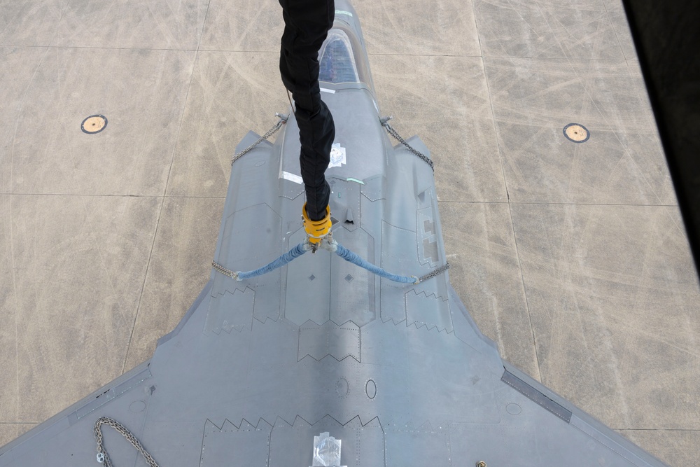 U.S. Marines with Marine Heavy Helicopter Squadron (HMH) 461 rehearse to transport an F-35B Lightning II