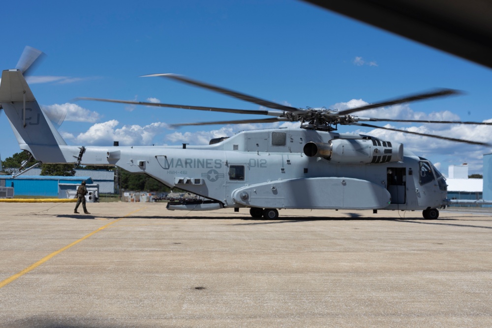 U.S. Marines with Marine Heavy Helicopter Squadron (HMH) 461 rehearse to transit an F-35B Lightning II