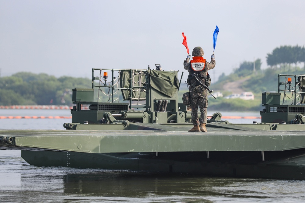 2ID and ROK Army Conduct Combined Wet Gap Crossing Training for UFS25.