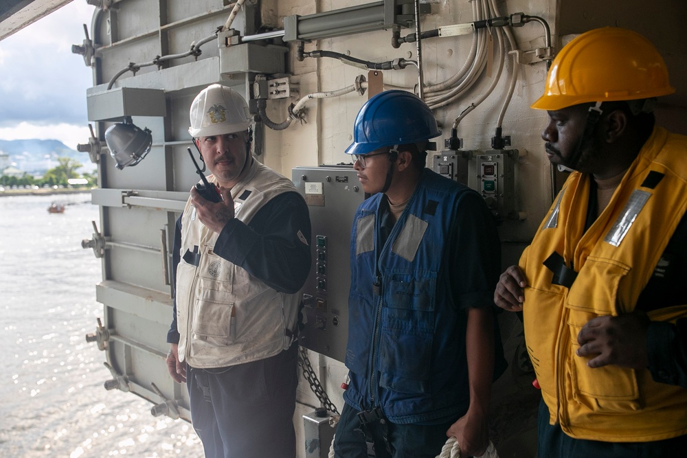Tripoli Sailors Alongside Cargo Transfer Training