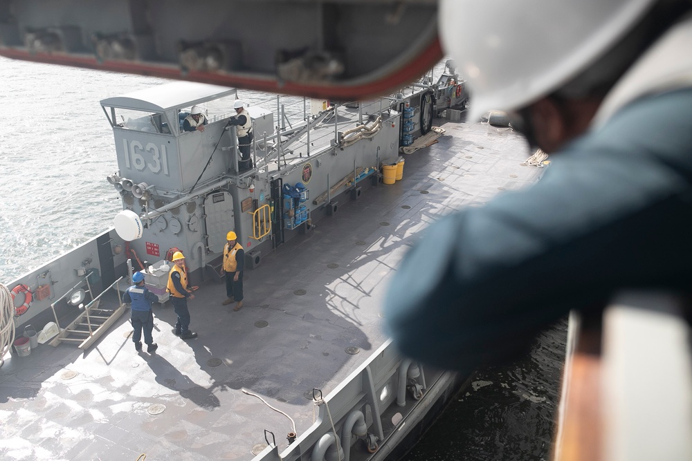 Tripoli Sailors Alongside Cargo Transfer Training
