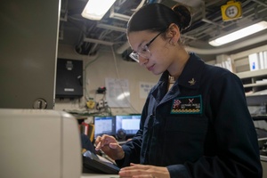 NEWSCAST 22AUG25: USS Warrior Change of Command & USS George Washington Guam Visit