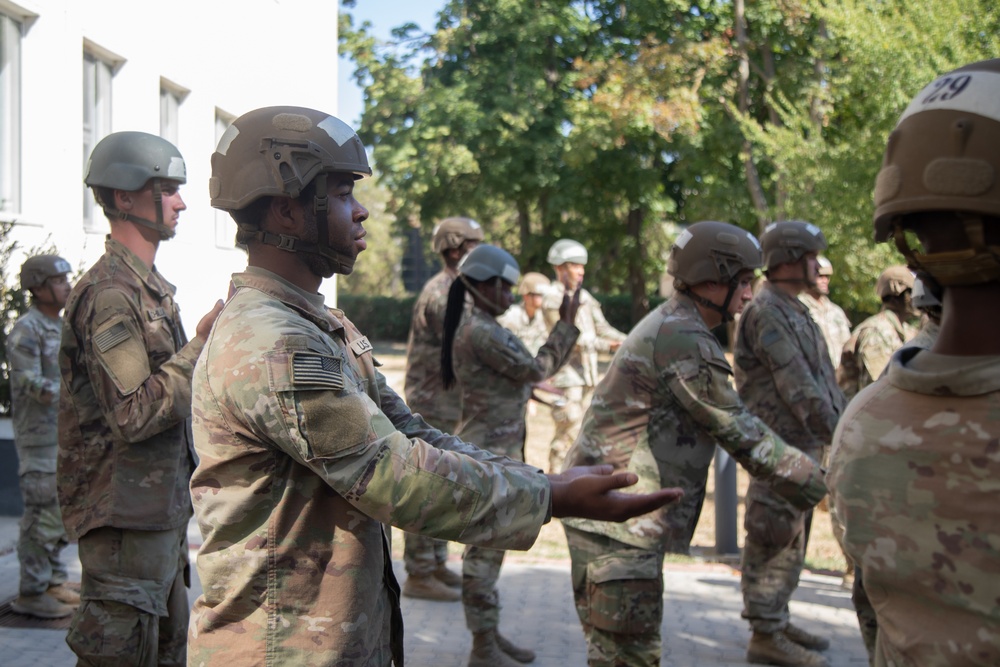Sabalauski Air Assault School Conducts Phase One on MKAB, Romania