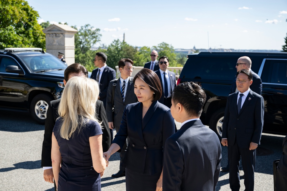 South Korean President Lee Jae Myung Participates in an Armed Forces Full Honors Wreath-Laying Ceremony at the Tomb of the Unknown Soldier