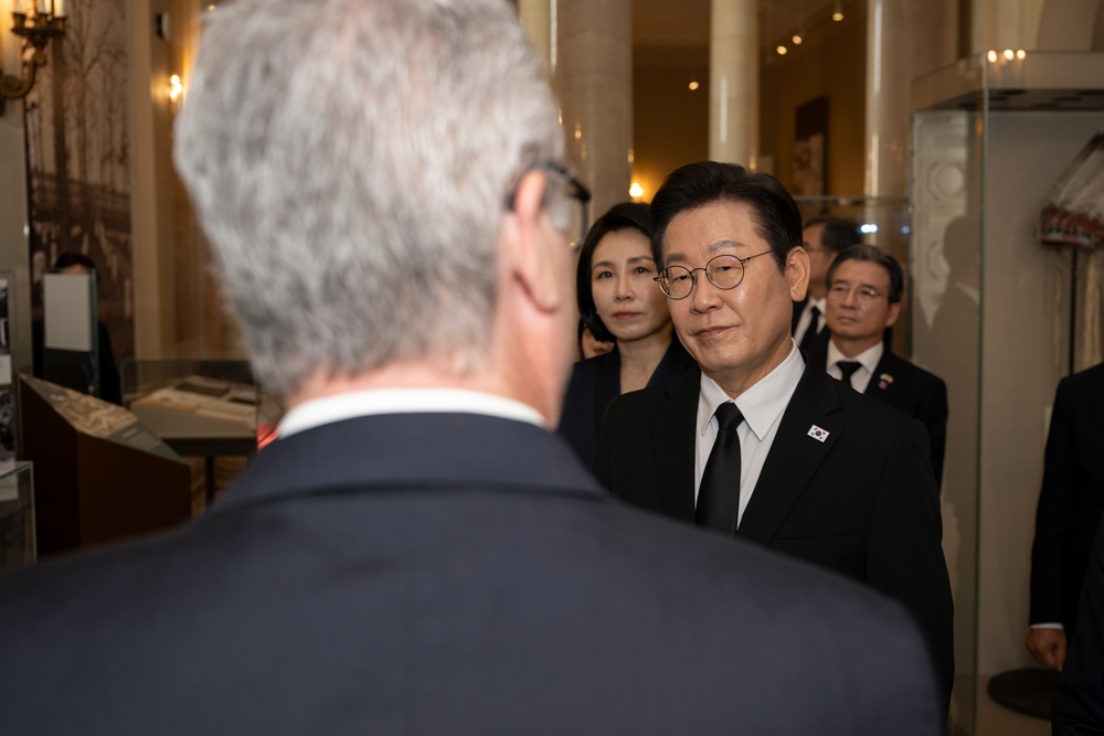 South Korean President Lee Jae Myung Participates in an Armed Forces Full Honors Wreath-Laying Ceremony at the Tomb of the Unknown Soldier