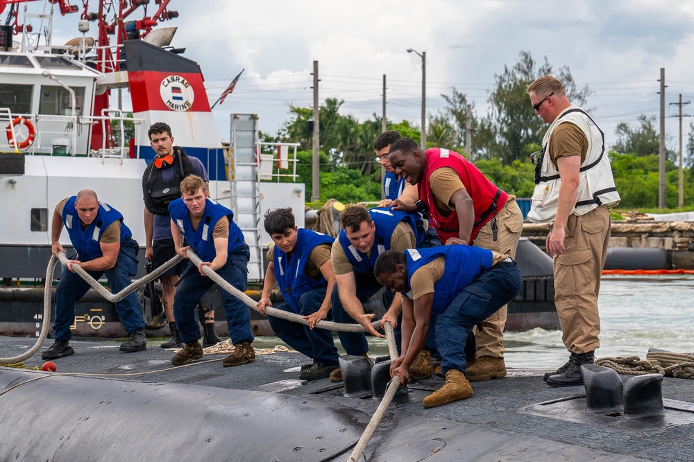 USS Annapolis (SSN 760) returns to Naval Base Guam