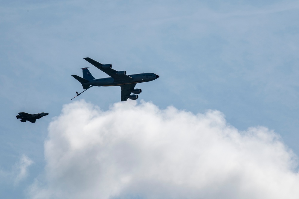 Columbus Air Show kicks off with KC-135, F-35 flyover