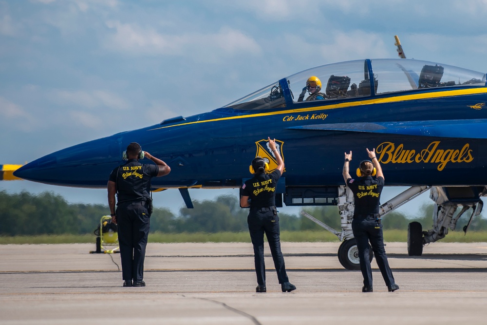 Blue Angels prepare to take the skies during Columbus Air Show