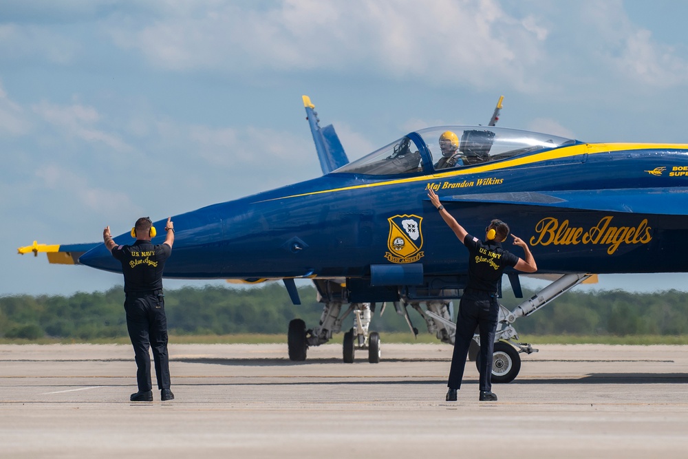 Blue Angels prepare to take the skies during Columbus Air Show