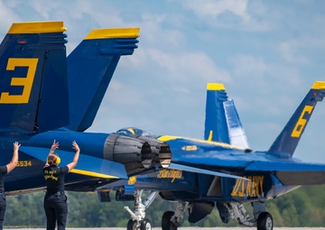 Blue Angels prepare to take the skies during Columbus Air Show
