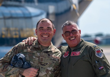 Ohio ANG members stand for photo on Rickenbacker ANGB flight line