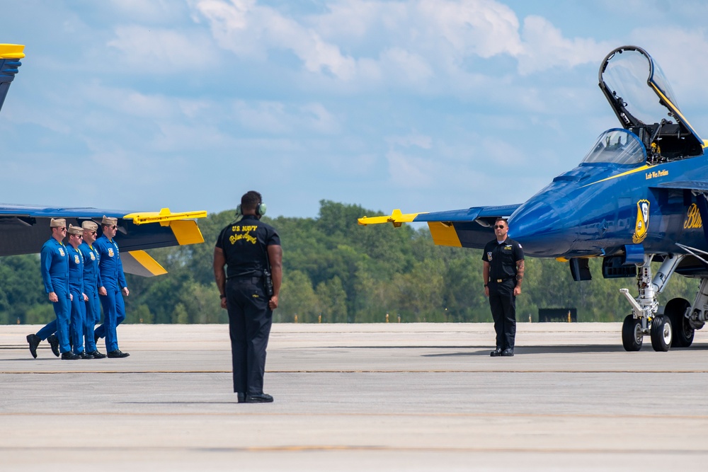 Blue Angels prepare to take the skies during Columbus Air Show