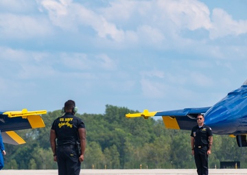 Blue Angels prepare to take the skies during Columbus Air Show