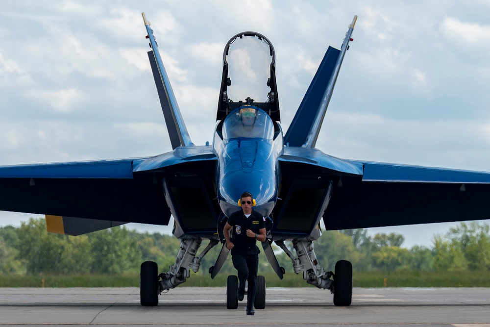 Blue Angels prepare to take the skies during Columbus Air Show