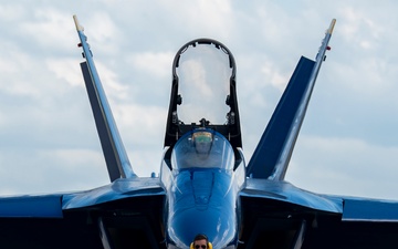 Blue Angels prepare to take the skies during Columbus Air Show