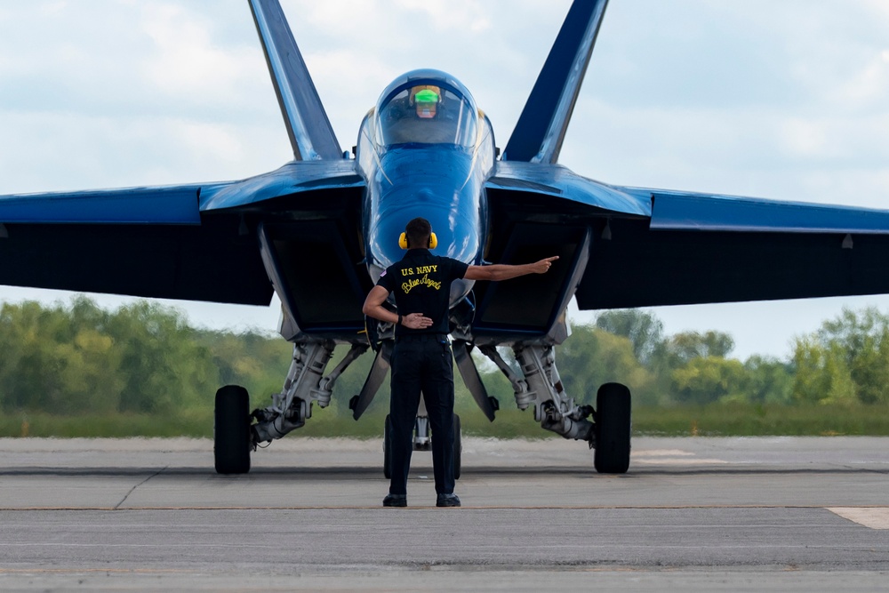 Blue Angels prepare to take the skies during Columbus Air Show