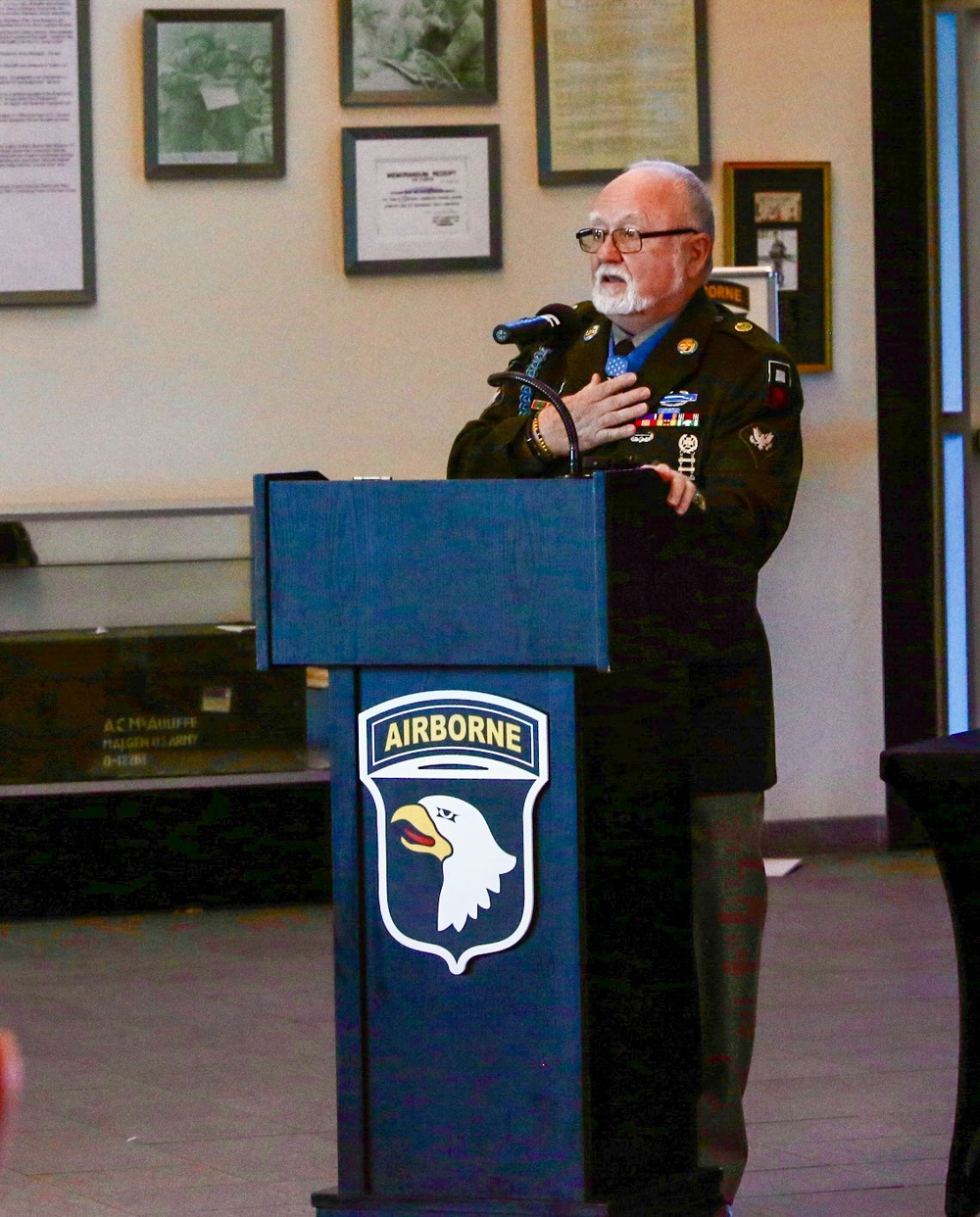 101st ABN DIV Inducts Kenneth David in MoH Rotunda