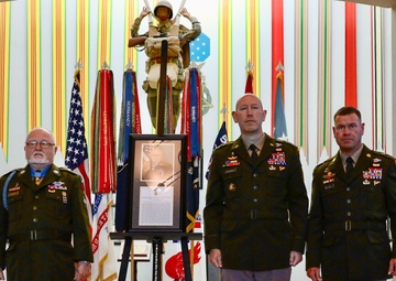 Vietnam War Hero and Former “Screaming Eagle” Inducted into Division’s Medal of Honor Rotunda