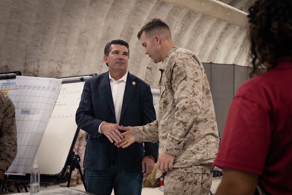 Rep. Jay Obernolte and Maj. Gen. Clingan visit 6th Marines COC