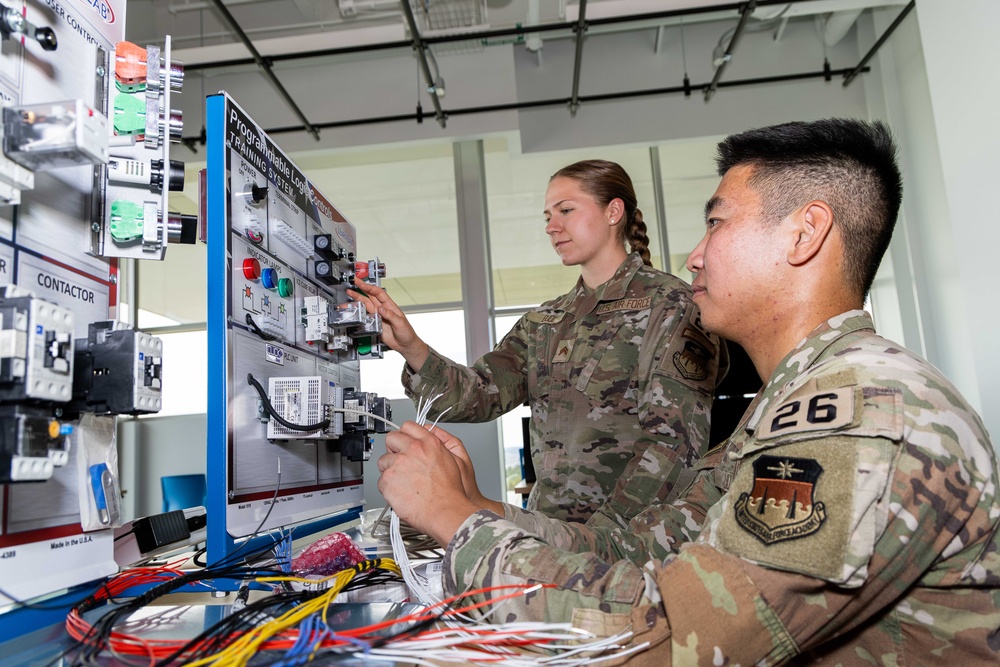 A comprehensive approach to developing a cyber mindset