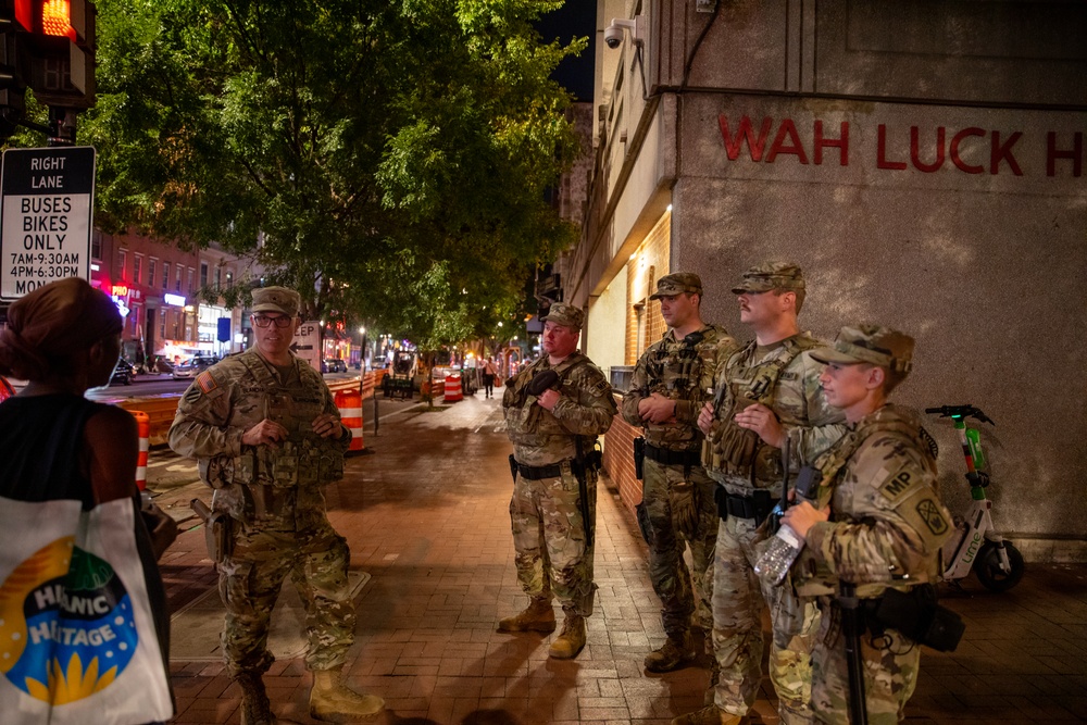 DCNG Commanding General Meets with Soldiers Supporting the D.C. Safe and Beautiful Task Force