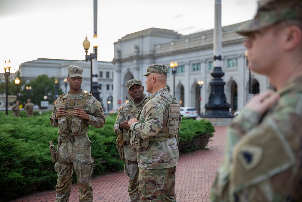 DCNG Commanding General Meets with Soldiers Supporting the D.C. Safe and Beautiful Task Force