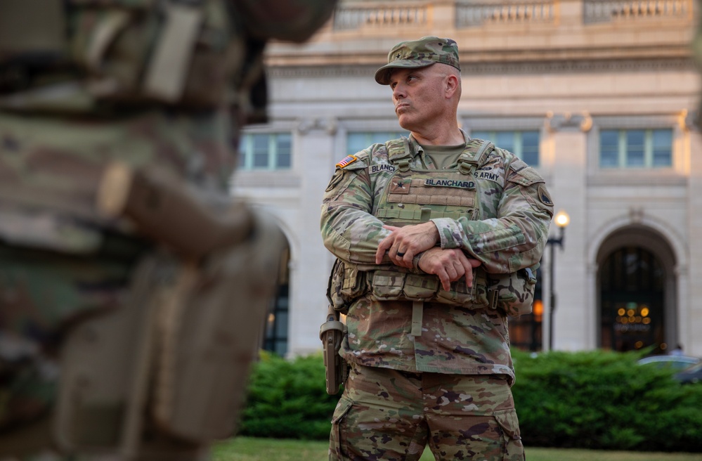 DCNG Commanding General Meets with Soldiers Supporting the D.C. Safe and Beautiful Task Force
