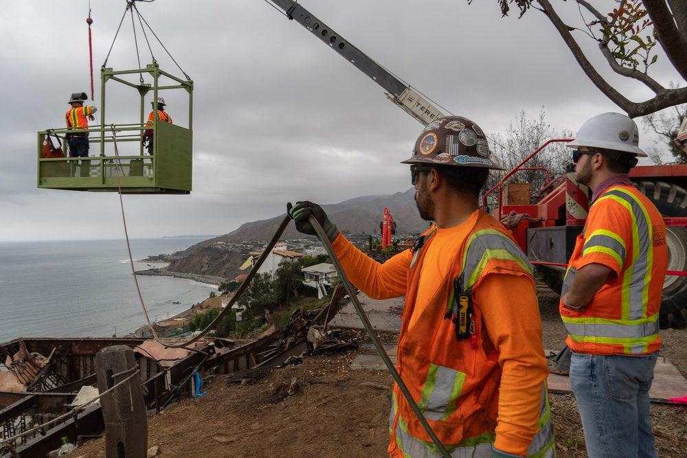 USACE clears debris from final property damaged by 2025 Pacific Palisades Fire.