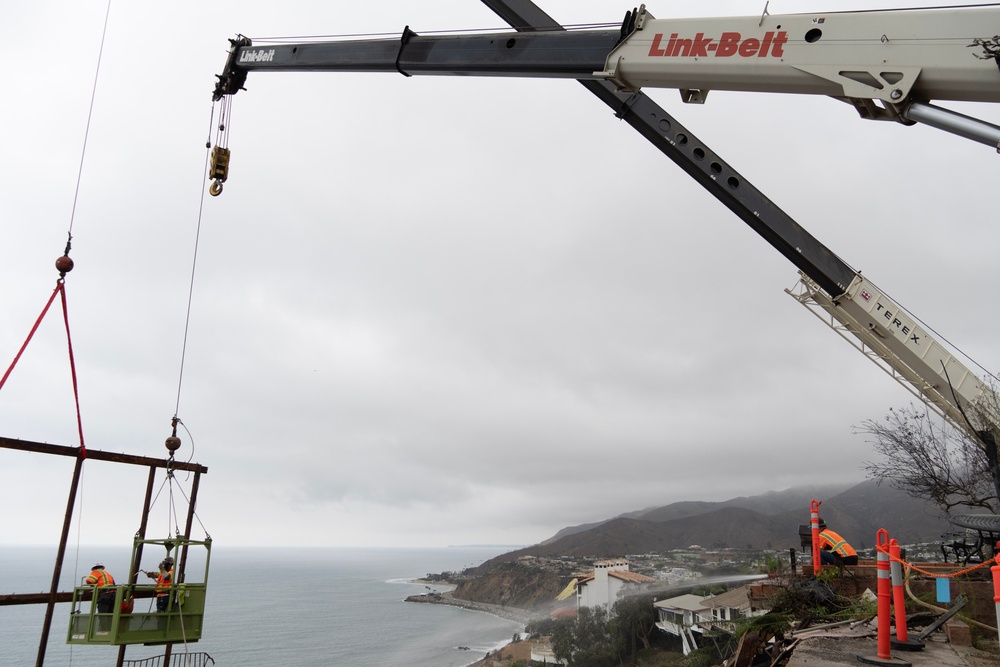 USACE clears debris from final property damaged by 2025 Pacific Palisades Fire.