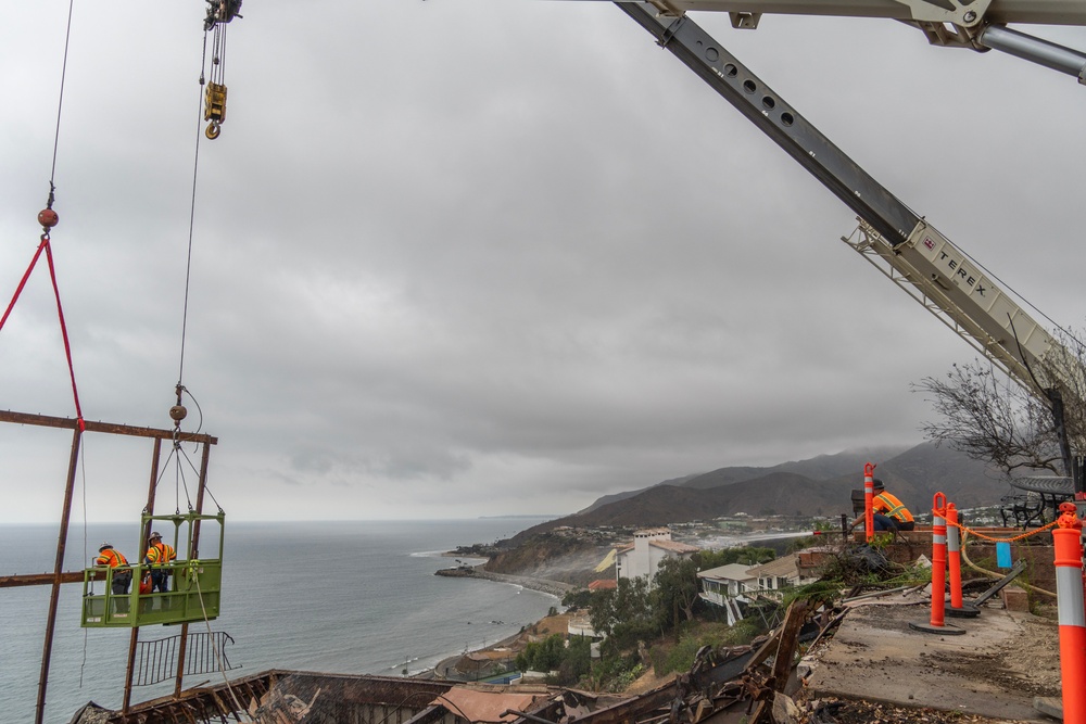 USACE clears debris from final property damaged by 2025 Pacific Palisades Fire.