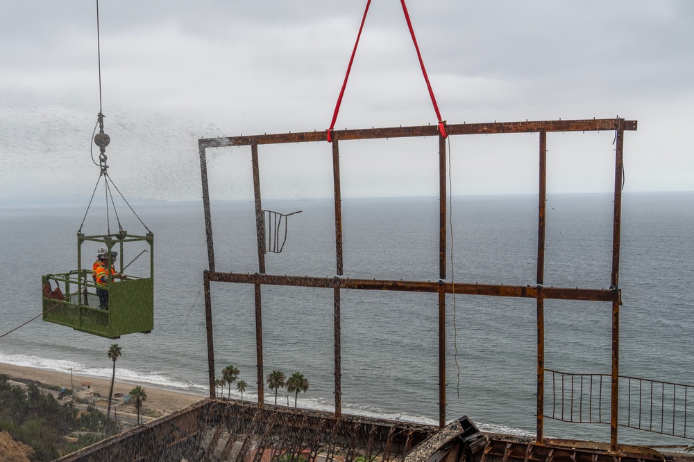 USACE clears debris from final property damaged by 2025 Pacific Palisades Fire.