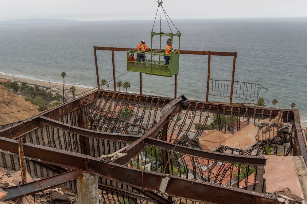 USACE clears debris from final property damaged by 2025 Pacific Palisades Fire.