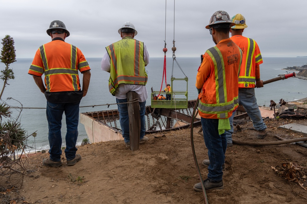 USACE clears debris from final property damaged by 2025 Pacific Palisades Fire.