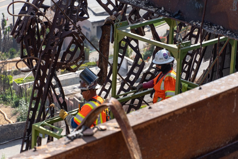 USACE clears debris from final property damaged by 2025 Pacific Palisades Fire.
