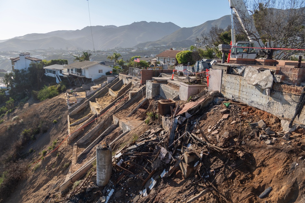 USACE clears debris from final property damaged by 2025 Pacific Palisades Fire.