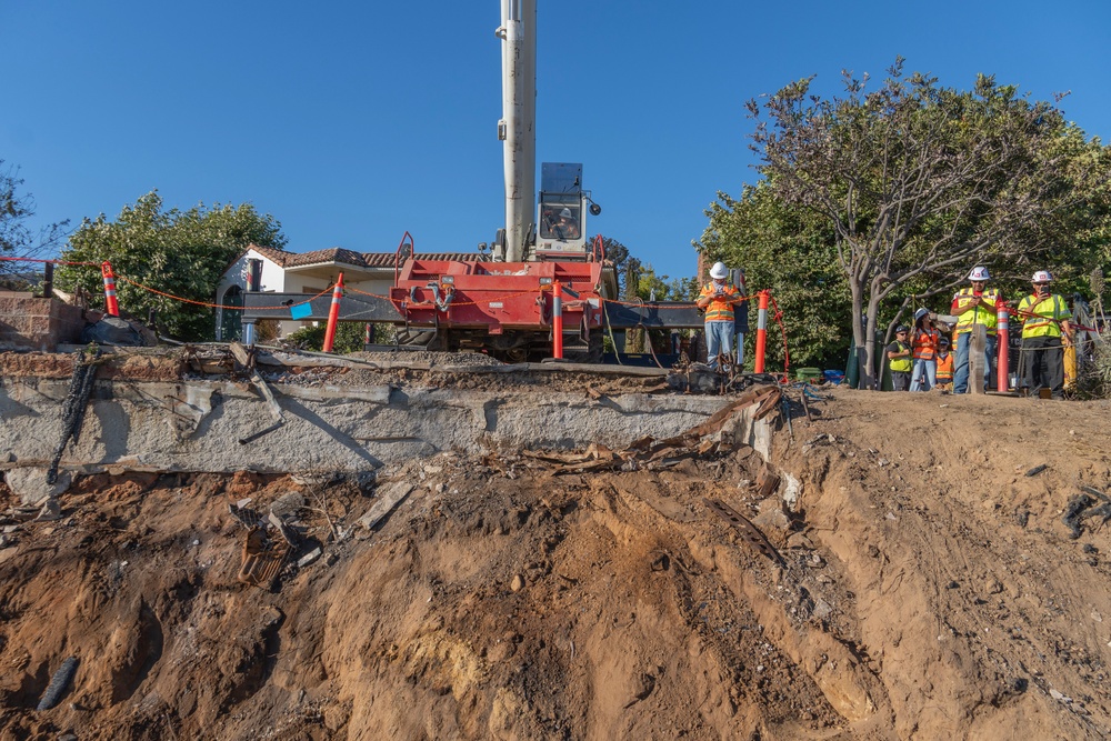 USACE clears debris from final property damaged by 2025 Pacific Palisades Fire.