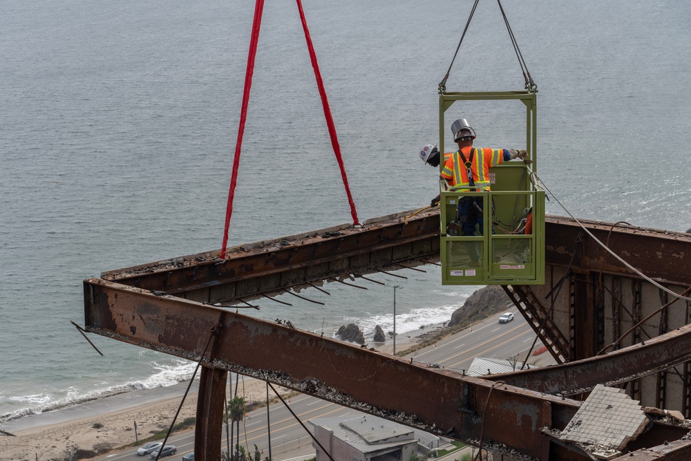 USACE clears debris from final property damaged by 2025 Pacific Palisades Fire.