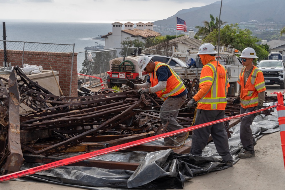 USACE clears debris from final property damaged by 2025 Pacific Palisades Fire.