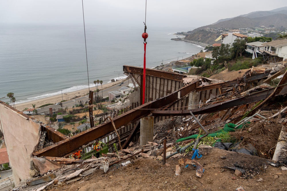 USACE clears debris from final property damaged by 2025 Pacific Palisades Fire.