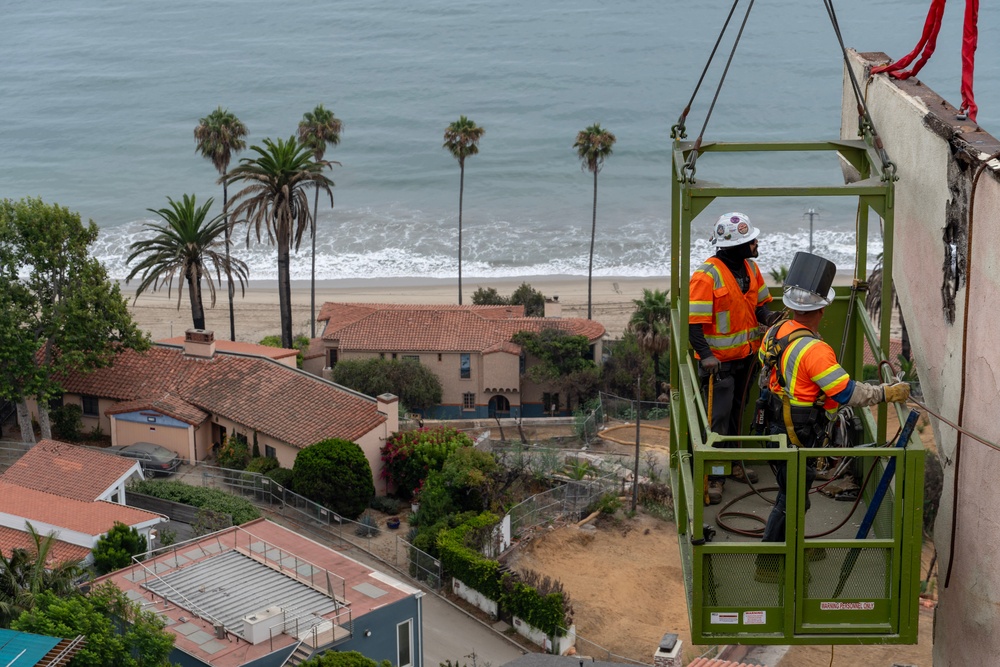 USACE clears debris from final property damaged by 2025 Pacific Palisades Fire.