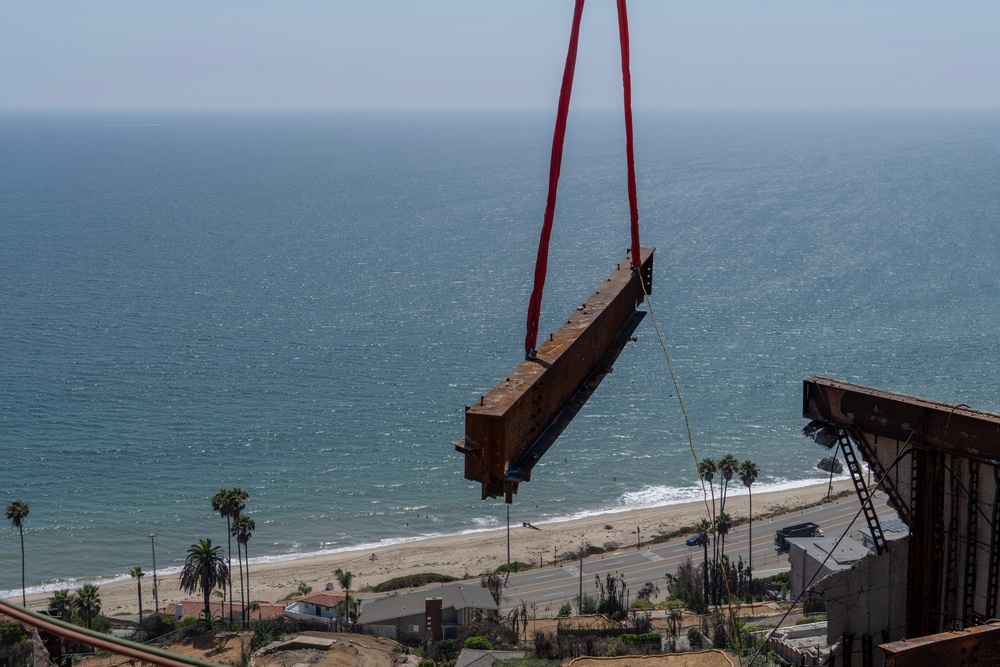 USACE clears debris from final property damaged by 2025 Pacific Palisades Fire.